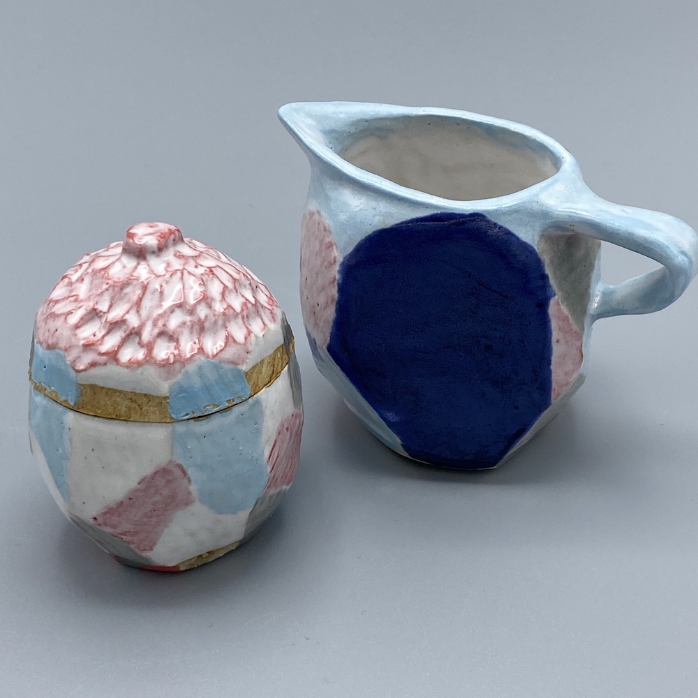 Colourful faceted cream and sugar set