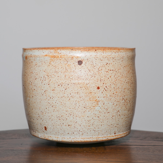 Speckled curvy cylinder