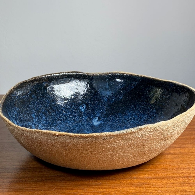 Big bowl in crank clay with speckled blue glaze
