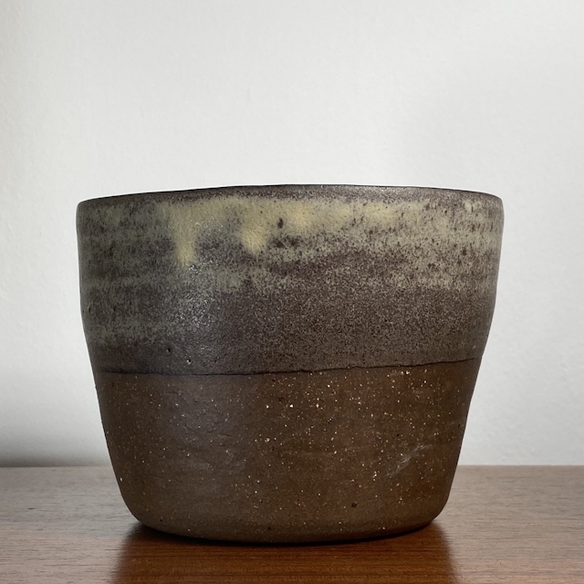Plant pot with brown clay and mushroom glaze