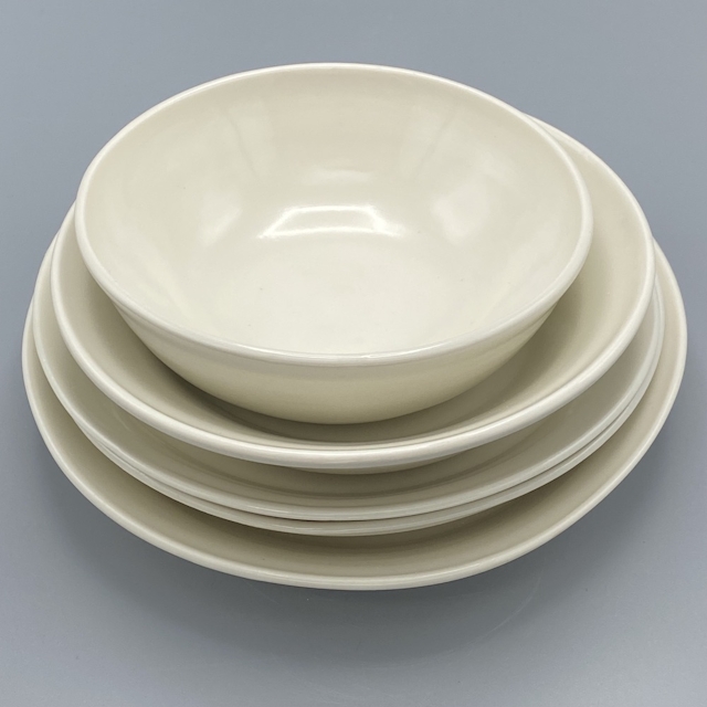 Simple porcelain plate