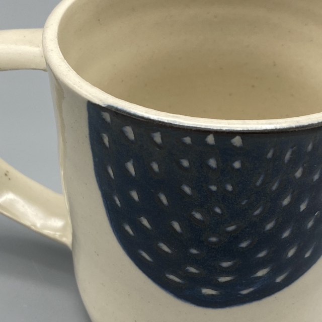 Sgraffito abstract mug with handle
