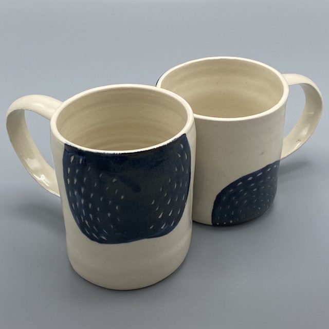 Sgraffito abstract mug with long handle
