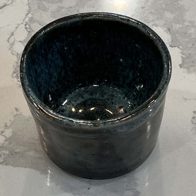 Short blue-black cylinder